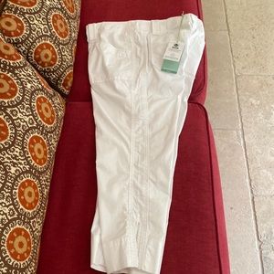 Woman’s new Adventura 98% organic cotton pants size 8. White with 4 pockets.